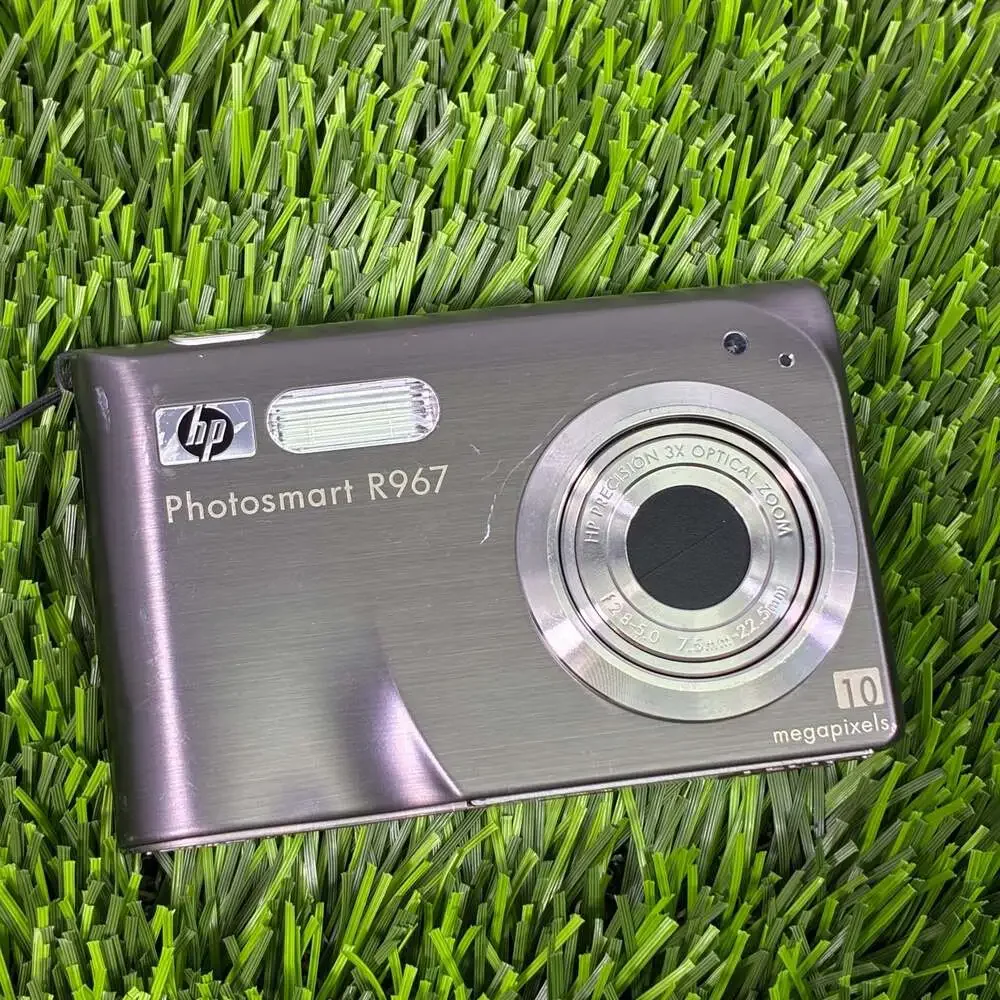 HP Photosmart R967 10MP Digital Camera with Kastar Battery/Charger and 256MB SD